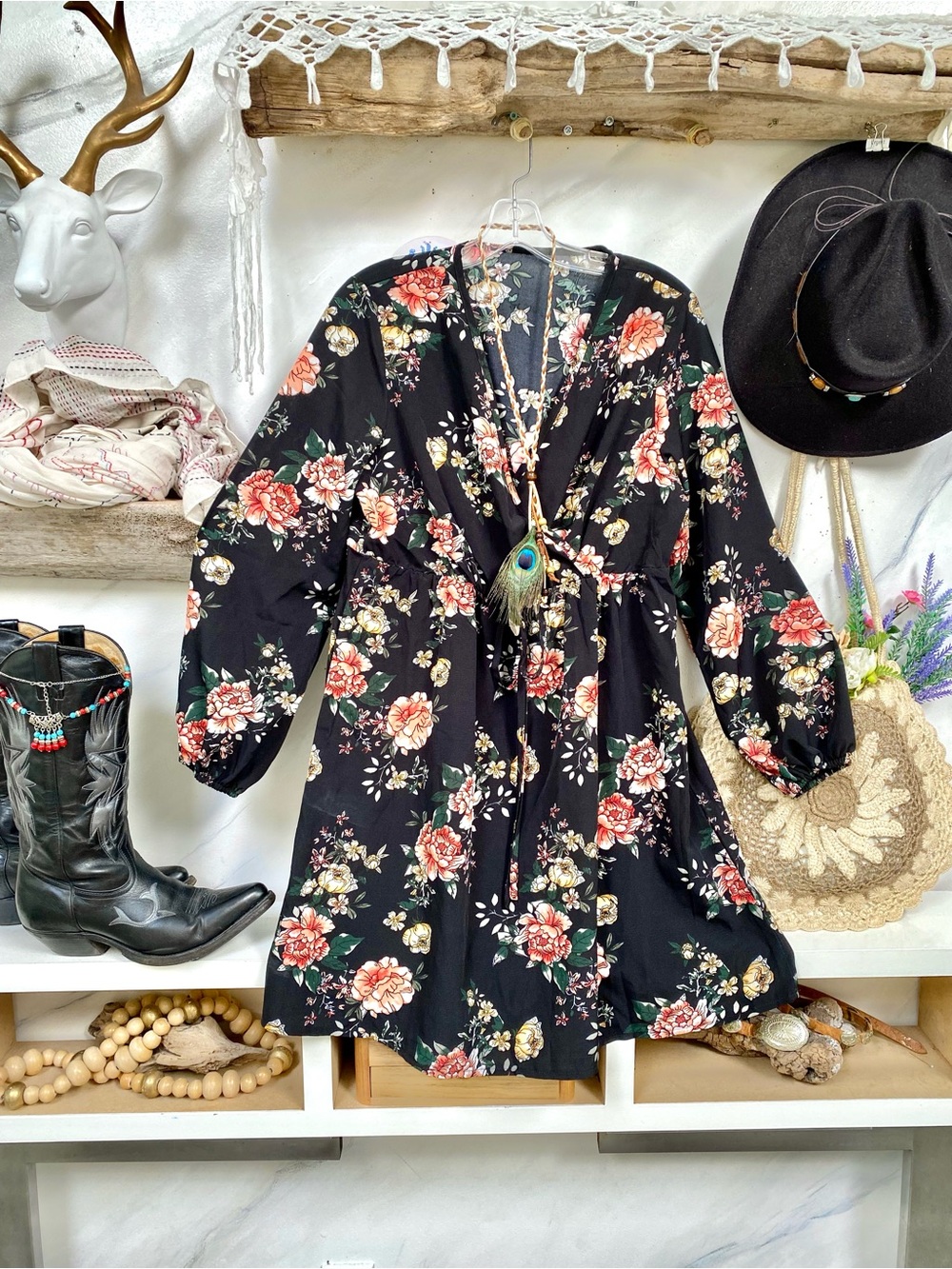 Lovely floral boho dress w exaggerated ballon sleeves w shabby chic vibe